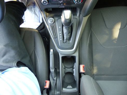 Used 2016 Ford Focus SE w/ Equipment Group 201A FWD image 32