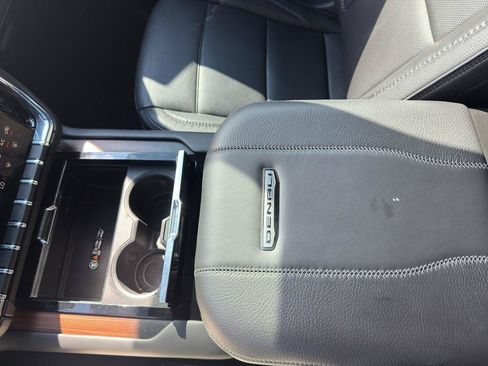 Used 2025 GMC Yukon XL Denali AWD/4WD image 14