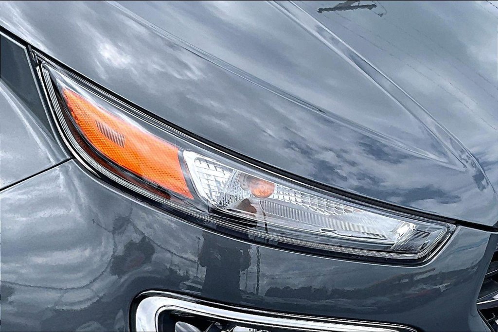 Used 2025 Hyundai Venue Limited FWD image 29