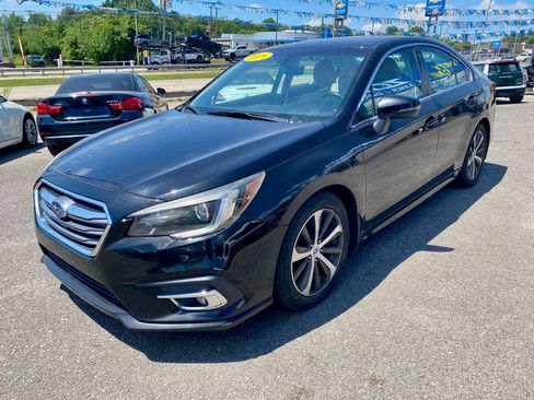 Used 2018 Subaru Legacy 3.6R Limited AWD/4WD image 3