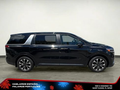 Used 2024 Kia Carnival EX FWD image 7