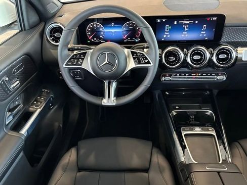 Used 2026 Mercedes-Benz GLB 250 4MATIC image 11