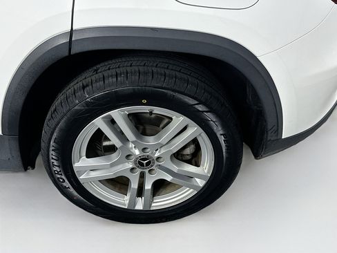 Used 2023 Mercedes-Benz GLA 250 4MATIC w/ Premium Package image 11