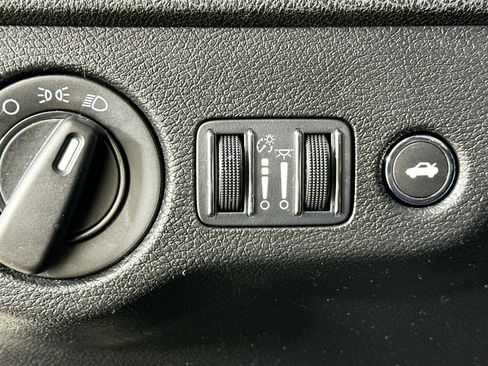 Used 2023 Dodge Charger SXT w/ Blacktop Package image 11