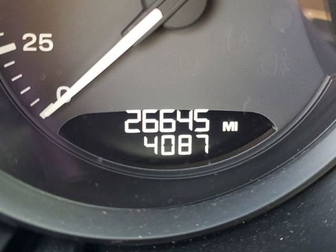 Used 2024 Porsche Macan image 16