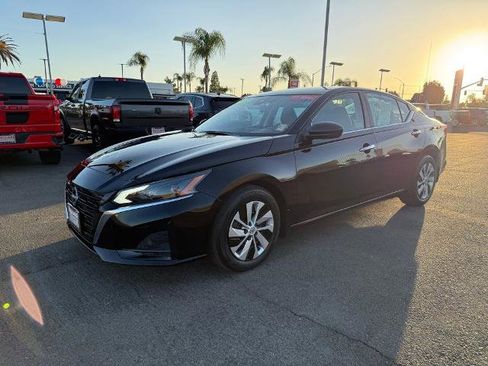 Certified 2025 Nissan Altima 2.5 S FWD image 3