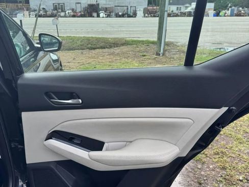 Used 2021 Nissan Altima 2.5 SV FWD image 14
