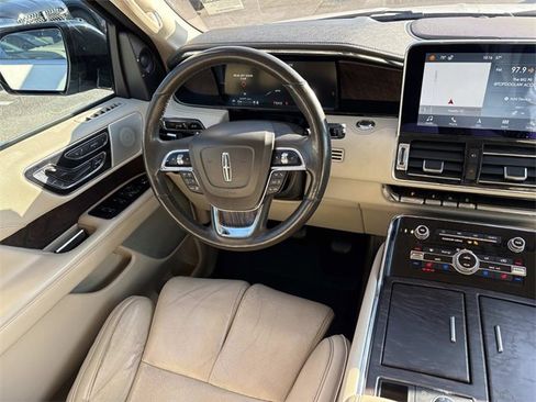 Used 2019 Lincoln Navigator Reserve image 14