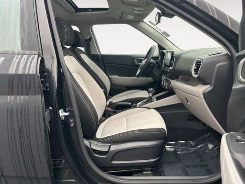 Used 2025 Hyundai Venue SEL image 10