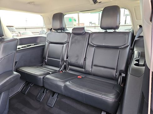 Used 2025 Ford Expedition Platinum image 10