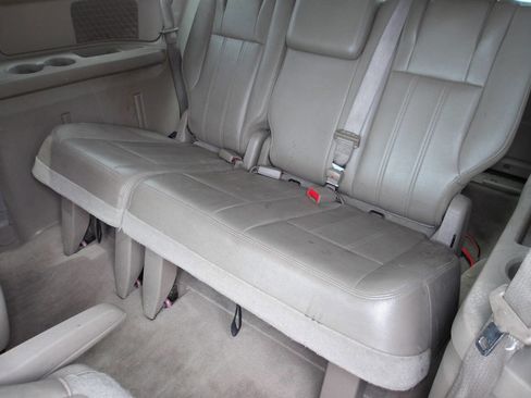 Used 2013 Chrysler Town & Country Touring-L w/ Driver Convenience Group FWD image 21
