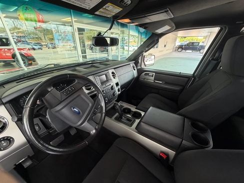 Used 2016 Ford Expedition XLT RWD image 2
