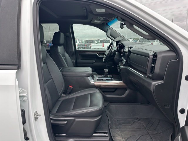 Certified 2023 Chevrolet Silverado 1500 RST w/ Redline Edition AWD/4WD image 32