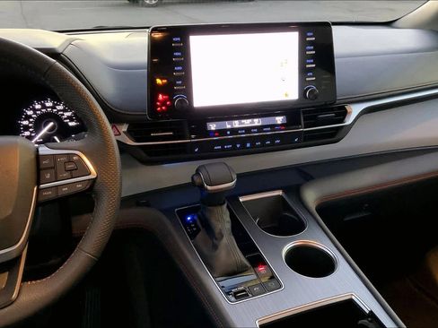 Used 2024 Toyota Sienna XSE image 7