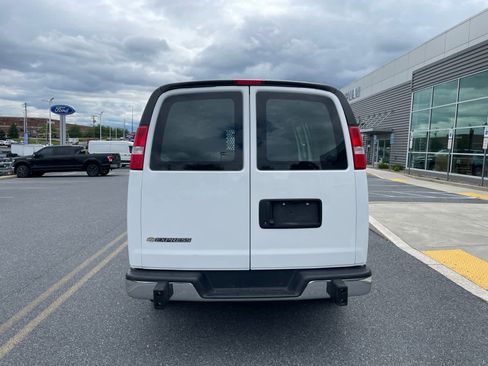 Used 2024 Chevrolet Express 2500 w/ Driver Convenience Package RWD image 4
