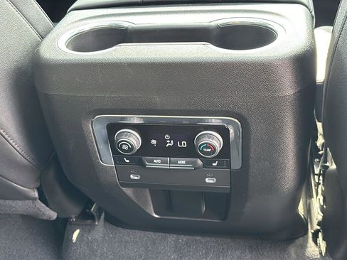 Used 2023 Chevrolet Tahoe Z71 w/ Luxury Package AWD/4WD image 26