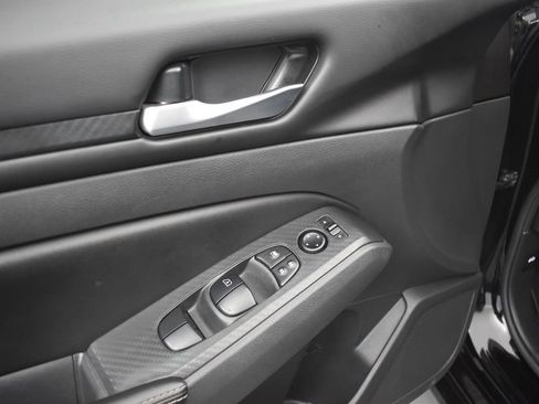 Used 2024 Nissan Altima 2.5 SV image 26