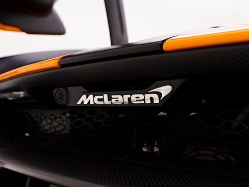 Used 2019 McLaren Senna image 32