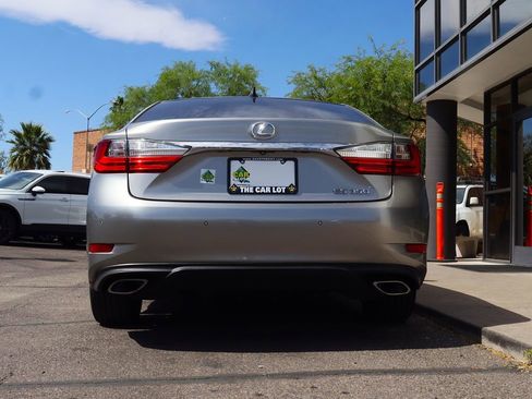 Used 2016 Lexus ES 350 w/ Luxury Package w/Wood Trim image 12