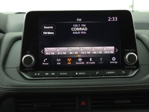 Used 2025 Nissan Rogue S image 22