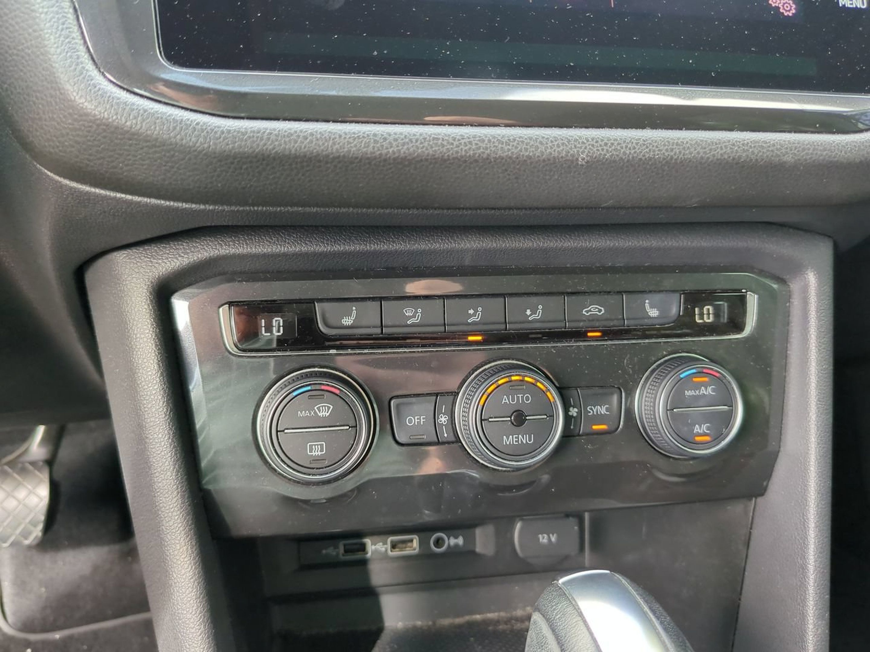 Used 2019 Volkswagen Tiguan SE w/ Panoramic Sunroof Package FWD image 28