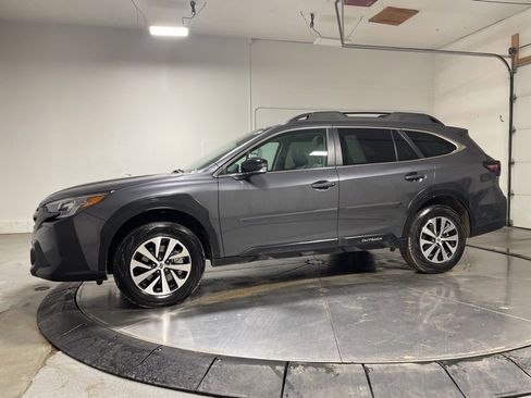 Used 2025 Subaru Outback Premium w/ Popular Package #1A image 4