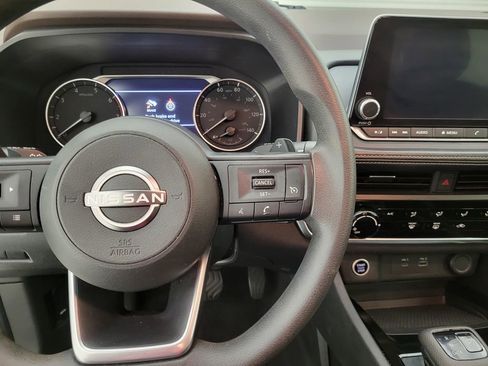 Used 2023 Nissan Rogue S image 4