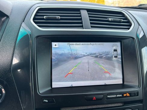 Certified 2017 Ford Explorer XLT w/ Equipment Group 202A image 28