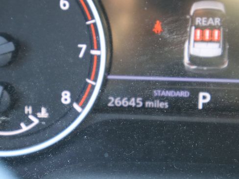 Used 2023 Nissan Rogue SV FWD image 10