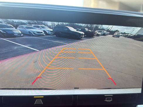 Used 2022 Chevrolet Silverado 1500 LT image 8