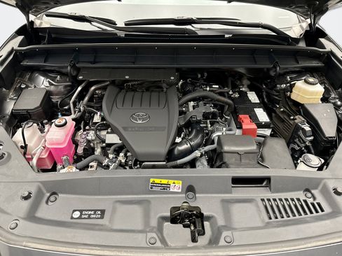 Used 2023 Toyota Highlander L image 27