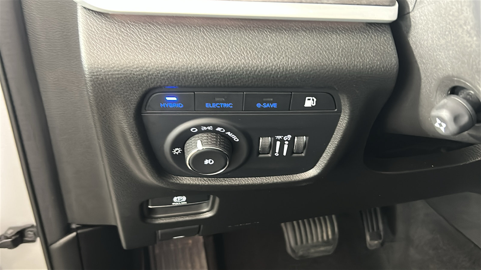 Used 2023 Jeep Grand Cherokee 4WD 4xe w/ Luxury Tech Group II image 24