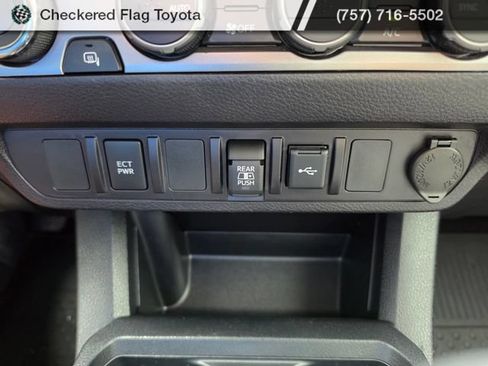 Used 2022 Toyota Tacoma SR5 AWD/4WD image 24