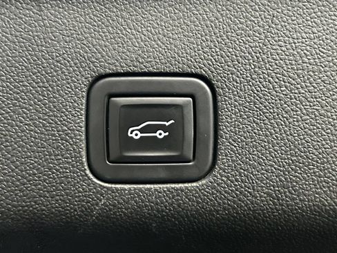 Used 2023 Chevrolet Suburban Premier AWD/4WD image 25