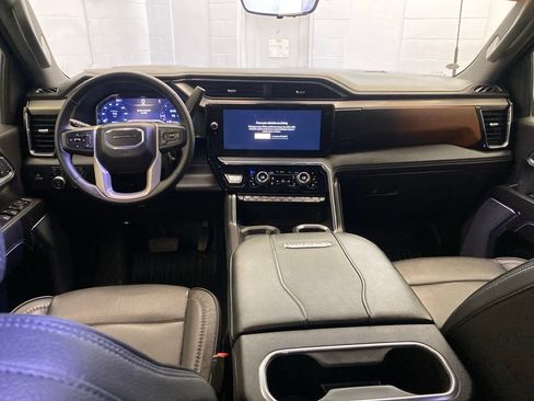 Used 2024 GMC Sierra 2500 Denali w/ Denali Reserve Package AWD/4WD image 11