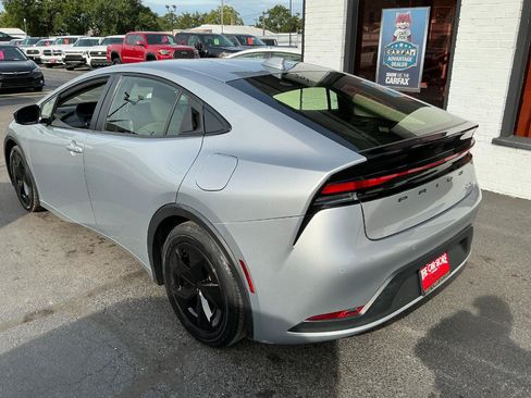 Used 2024 Toyota Prius LE FWD image 5