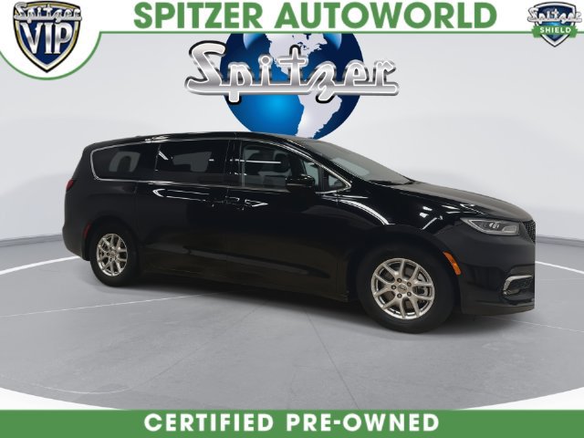 Used 2024 Chrysler Pacifica Touring-L FWD image 3
