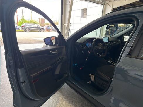 Used 2025 Ford Escape ST-Line image 5