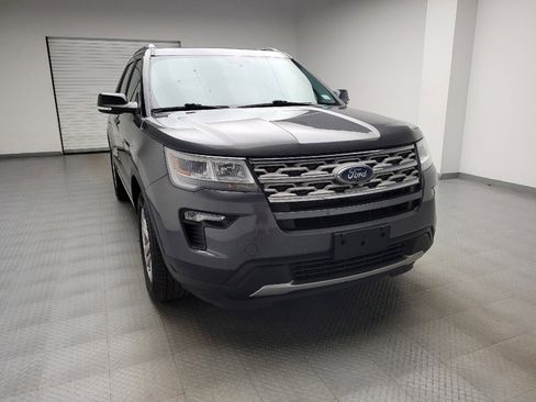 Used 2018 Ford Explorer XLT w/ Equipment Group 202A AWD/4WD image 14