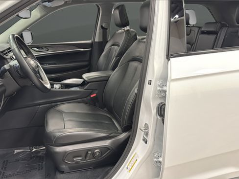 Used 2022 Jeep Grand Cherokee Limited AWD/4WD image 9