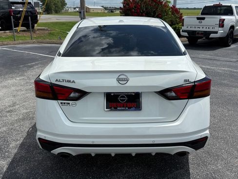 Used 2025 Nissan Altima 2.5 SL FWD image 32