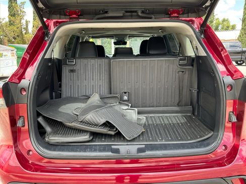 Used 2023 Toyota Highlander XLE FWD image 21