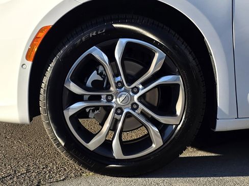 New 2026 Chrysler Pacifica Pinnacle image 9