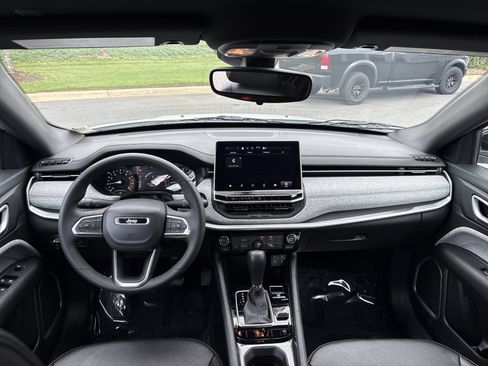 Used 2024 Jeep Compass Latitude AWD/4WD image 20