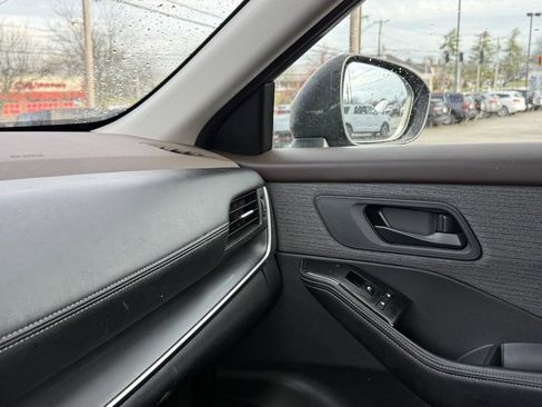 Used 2021 Nissan Rogue S image 21