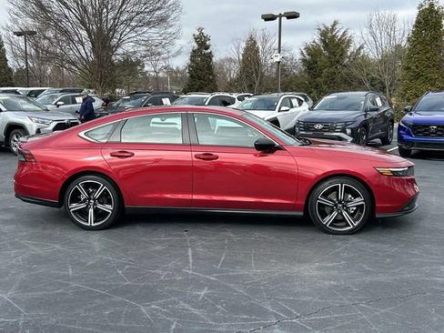 Used 2025 Honda Accord Sport image 3