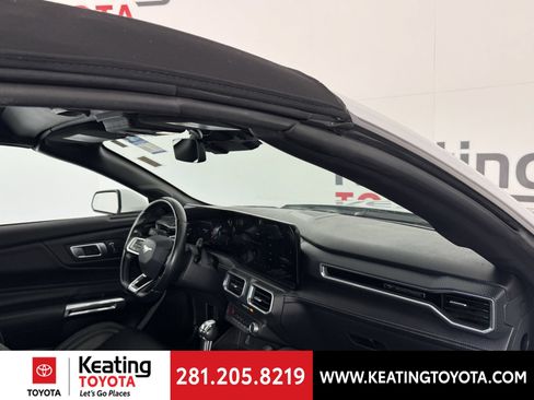 Used 2025 Ford Mustang Premium RWD image 18