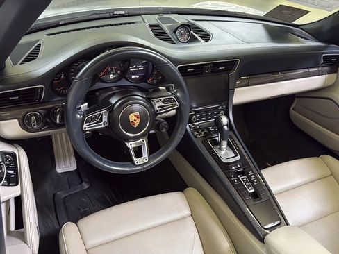 Used 2017 Porsche 911 Cabriolet image 25