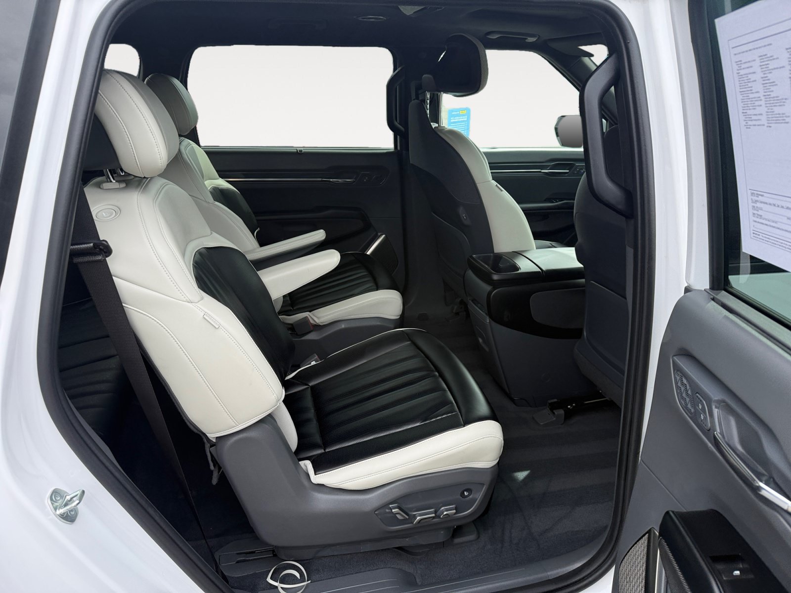 Used 2025 Kia EV9 GT-Line AWD/4WD image 18