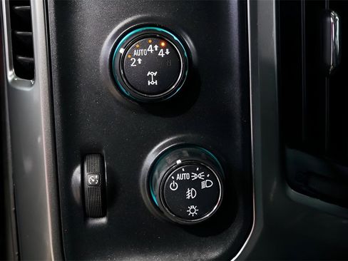 Used 2018 Chevrolet Silverado 1500 LT w/ All Star Edition image 27